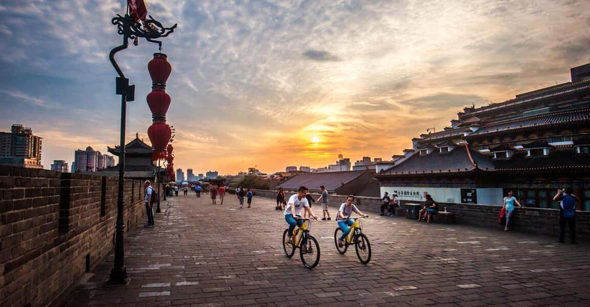 Ride-a-bike-in-Xi 'an-city-Wall